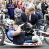 Le prince Harry et le prince William inauguraient ensemble, le 20 mai 2013 à Tidworth dans le Wiltshire, un centre de l'association Help for Heroes, qui soutient les blessé(e)s de guerre et leurs familles.