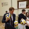 Là où il y a du sport, il y a Harry ! Le prince Harry et le prince William inauguraient ensemble, le 20 mai 2013 à Tidworth dans le Wiltshire, un centre de l'association Help for Heroes, qui soutient les blessé(e)s de guerre et leurs familles.