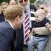 Harry baisse sa garde... Le prince Harry et le prince William inauguraient ensemble, le 20 mai 2013 à Tidworth dans le Wiltshire, un centre de l'association Help for Heroes, qui soutient les blessé(e)s de guerre et leurs familles.