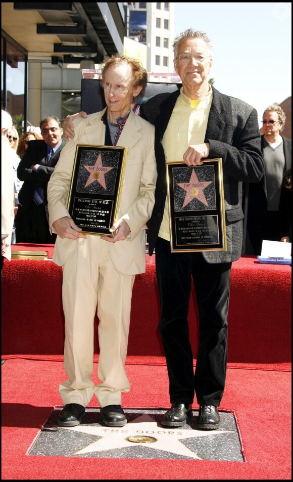 Ray Manzarek, John Densmore et Robby Krieger recoivent une étoile sur le Hollywood Walk of Fame à Hollywood le 1er mars 2007.
