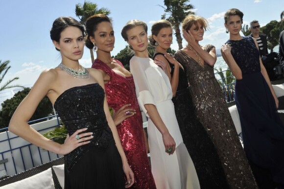 Amy Crichton, Godeliv Van Den Brandt, Neringa Stropute, Alice Rausch, Dite Anata et Neringe Krikstaponyte prennent la pose à l'Hôtel Martinez à Cannes le 20 mai 2013