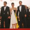 Clive Owen, Marion Cotillard et Guillaume Canet lors de la descente des marches du film Blood Ties lors du 66e Festival du film de Cannes, le 20 mai 2013.