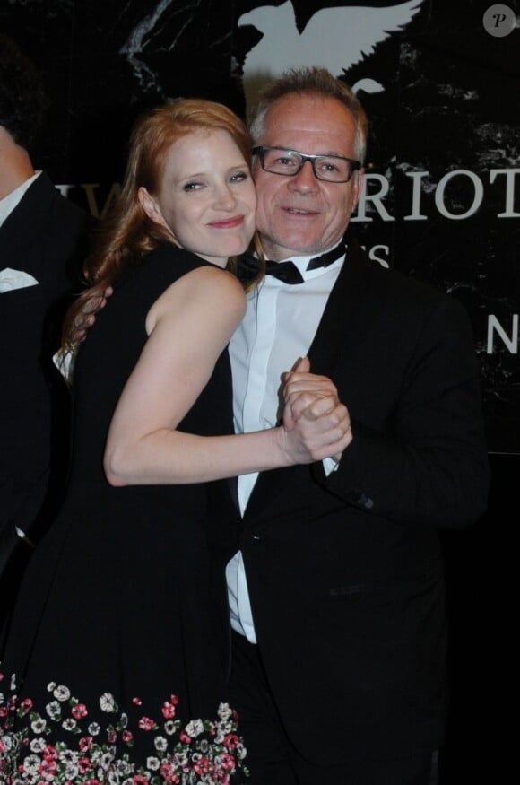 Jessica Chastain et Thierry Frémaux posent à la Blood Ties Party au JW Marriott à Cannes, le 20 mai 2013.