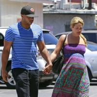 Donald Faison (Scrubs) : CaCee Cobb dévoile son baby bump comme Jessica Simpson