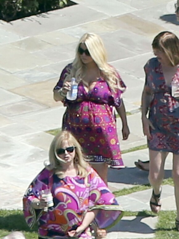 Jessica Simpson lors de l'anniversaire de sa fille Maxwell le 28 avril 2013.Sa meilleure amie CaCee Cobb, enceinte également, y assistait avec son mari Donal Faison, star de Scrubs (Turk).