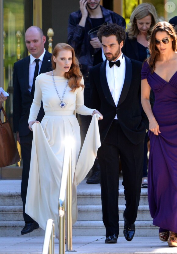 L'actrice Jessica Chastain et Gian Luca Passi quittent l'hôtel Cap-Eden-Roc à Antibes, le 21 mai 2013.