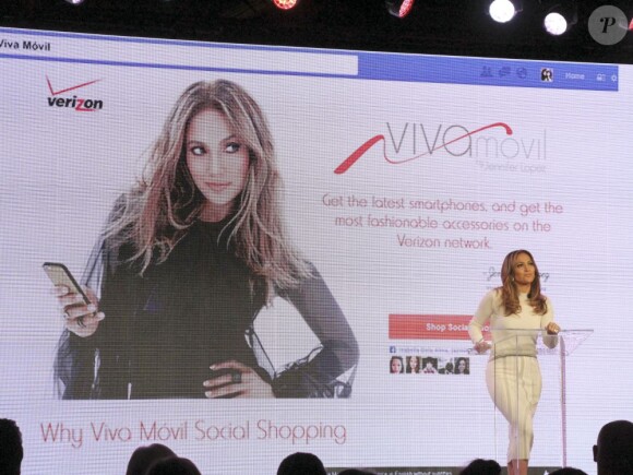 Jennifer Lopez est le visage de l'opération téléphonique "Viva Movil" lancée à Las Vegas, le 22 mai 2013.