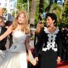 Arielle Dombasle et Farida Khelfa - Montée des marches du film "Nebraska" du réalisateur Alexander Payne, présenté en compétition, lors du 66e Festival de Cannes, le 23 mai 2013.