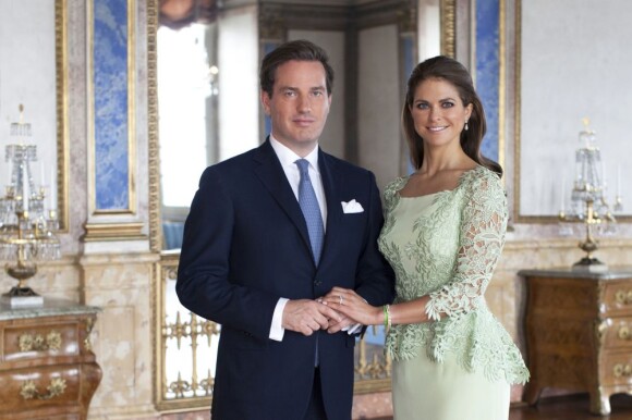La princesse Madeleine de Suède pose officiellement au côté de son fiancé Christopher O'Neill, le 21 mai 2013.