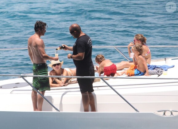 Exclusif - Le sex-symbol Patrick Dempsey en famille sur un yacht aux Caraïbes le 17 mai 2013