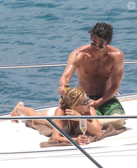 Exclusif - Le très séduisant Patrick Dempsey en famille sur un yacht aux Caraïbes le 17 mai 2013