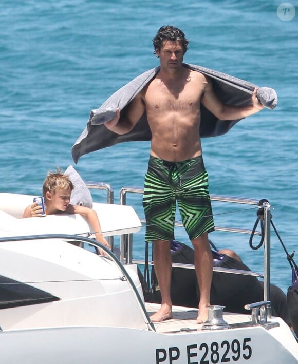 Exclusif - Le très athlétique Patrick Dempsey en famille sur un yacht aux Caraïbes le 17 mai 2013