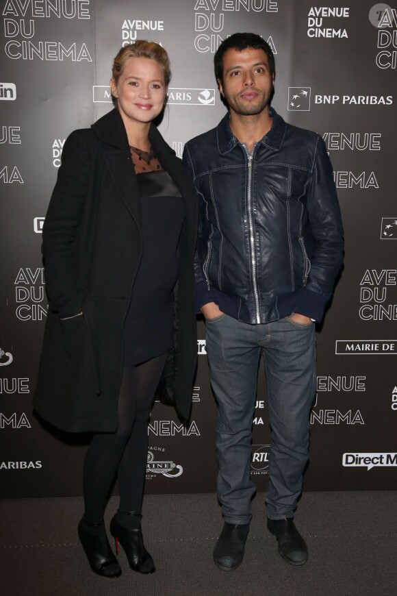 Virginie Efira enceinte et son compagnon Mabrouk El Mechri à la première de Möbius à l'UGC Normandie à Paris, le 12 février 2013.