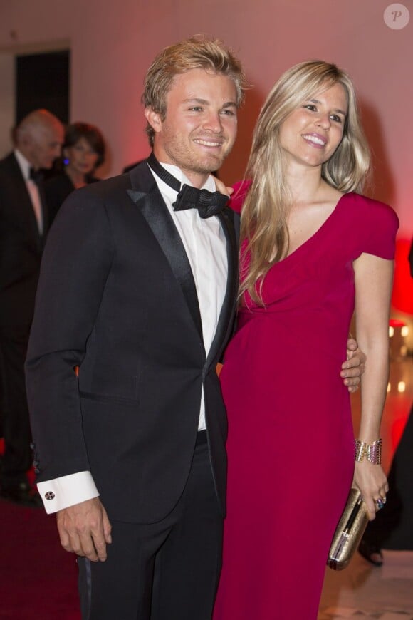 Nico Rosberg arrivant avec sa compagne Vivian Sibold au Sporting de Monte-Carlo après son triomphe lors du Grand Prix de Monaco, le 26 mai 2013, pour la soirée de gala présidée par le prince Albert et la princesse Charlene de Monaco.
