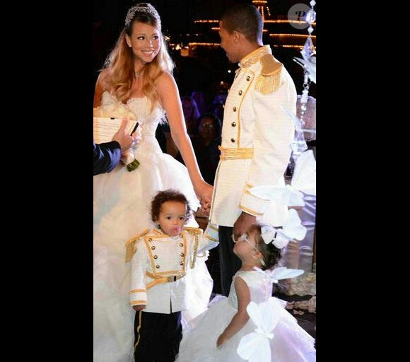 Mariah Carey a fêté le 1er mai 2013 ses cinq ans de mariage avec Nick Cannon, au côté de ses enfants Monroe et Moroccan.