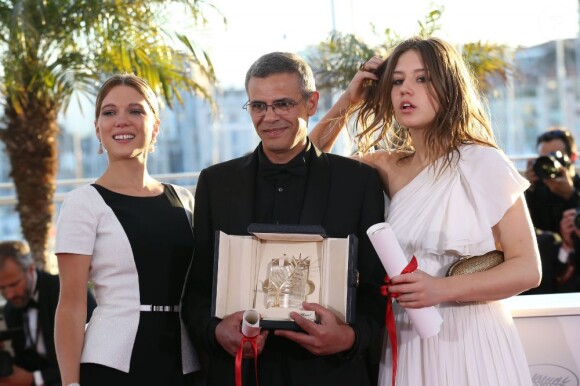 Léa Seydoux, Abellatif Kechiche et Adèle Exarchopoulos avec la Palme d'or pour La Vie d'Adèle lors de la cérémonie de clôture du 66e Festival de Cannes, le 26 mai 2013.