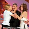 Léa Seydoux, Abdellatif Kechiche et Adèle Exarchopoulos en joie après la Palme d'or pour La Vie d'Adèle lors de la cérémonie de clôture du 66e Festival de Cannes, le 26 mai 2013.