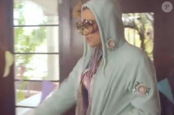 Ke$ha dans son nouveau clip, Crazy Kids featuring le producteur star will.i.am dévoilé le 28 mai 2013.