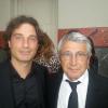 Michel Boujenah en compagnie de Richard Orlinski qui a offert une panthère noire pour la vente aux enchères à la soirée SSF le 27 mai 2013 à Paris.