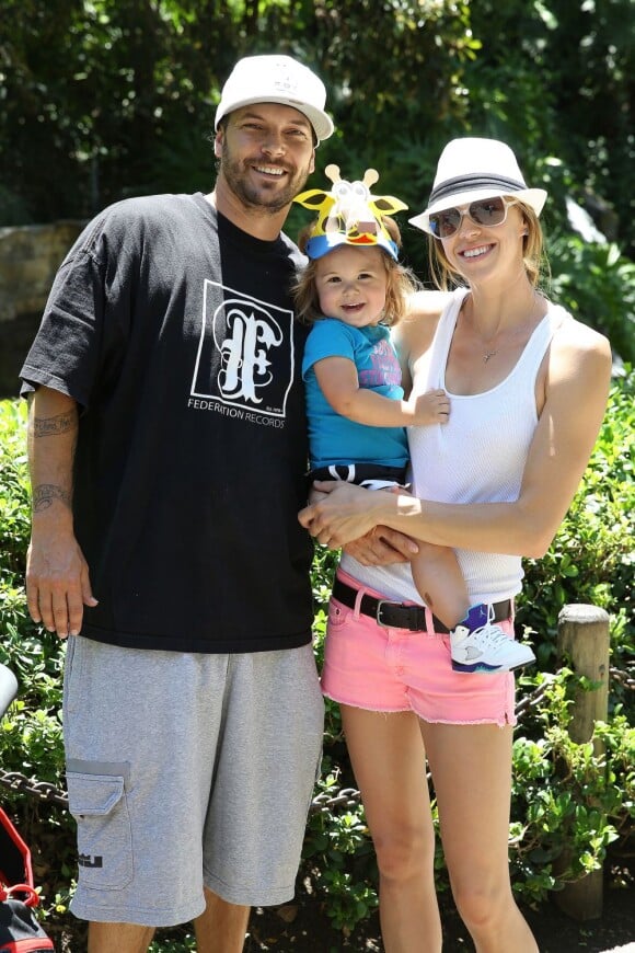 Kevin Federline et Victoria Prince ont emmené leur adorable petite Jordan au zoo, pour la première fois, à Los Angeles, le 29 mai 2013