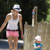Victoria Prince s'occupe de sa fille Jordan au zoo à Los Angeles, le 29 mai 2013