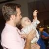 James Van Der Beek avec son bébé Joshua lors de la 16e Baby Shower "Big City Moms" à New York, le 30 mai 2013
