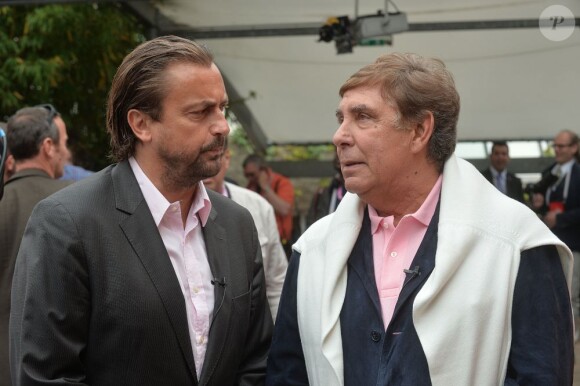 Henri Leconte et Jean-Pierre Foucault au Village Roland-Garros le 1er juin 2013.
