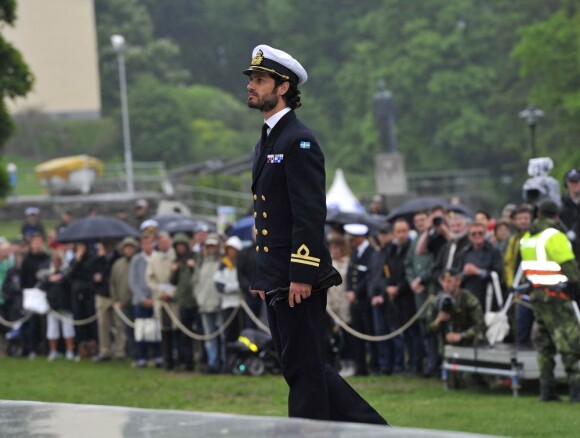 Le roi Carl XVI Gustav et le prince Carl Philip de Suède inaugurent le mémorial national des vétérans à Stockholm, le 29 mai 2013.