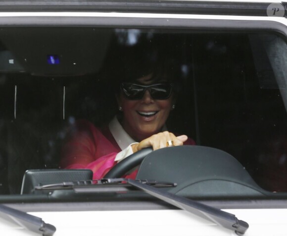 Kris Jenner arrive chez Irving Azoff à Beverly Hills pour assister à la baby-shower de Kim Kardashian. Los Angeles, le 2 juin 2013.