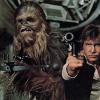 Han Solo joué par Harrison Ford au côté de Chewbacca.