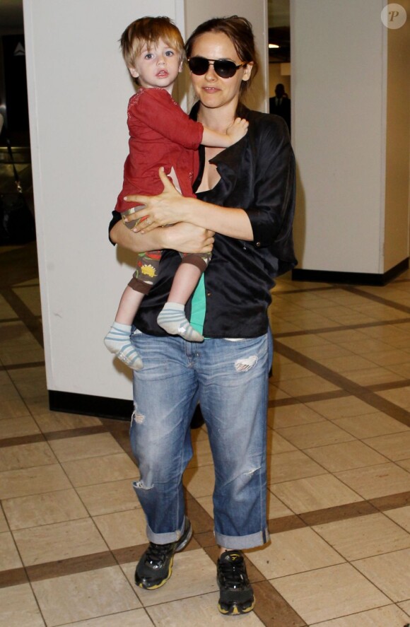 Alicia Silverstone et son fils Bear Blu à Los Angeles, le 3 juin 2013.