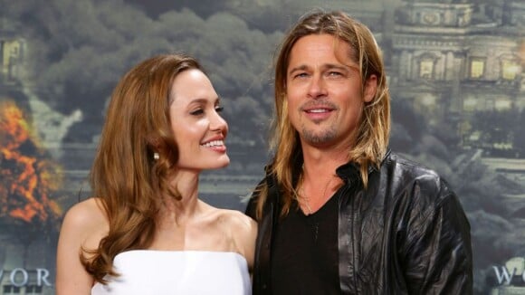 Angelina Jolie, divine à 38 ans: Robe bustier et regards amoureux avec Brad Pitt