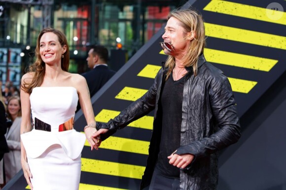 Angelina Jolie et son fiancé Brad Pitt lors de l'avant-première à Berlin du film World War Z en Allemagne, à Berlin le 4 juin 2013