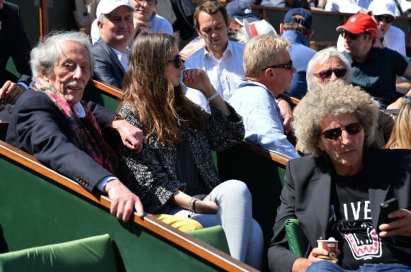 Jean Rochefort, sa fille Clémence et Elie Chouraqui lors du quart de finale entre Jo-Wilfried Tsonga et Roger Federer (7-5, 6-3, 6-3) le 4 juin 2013 à Roland-Garros