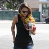 Jessica Alba va prendre un café à Santa Monica, le 30 mai 2013.