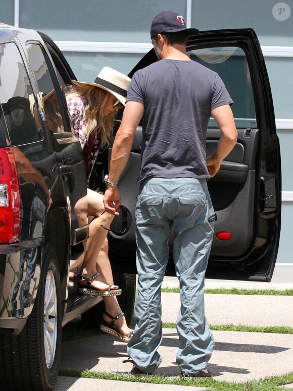 Fergie et Josh Duhamel à la recherche d'un nid douillet à Malibu, le 4 juin 2013.