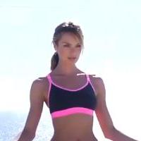 Candice Swanepoel : Adepte du sport et de yoga, la bombe est prête pour l'été