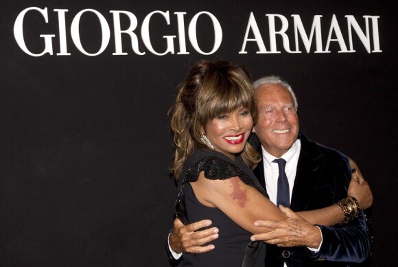 Tina Turner et son ami Giorgio Armani à l'exposition Eccentrico à Rome qui célèbre la maison Armani. Le 5 juin 2013