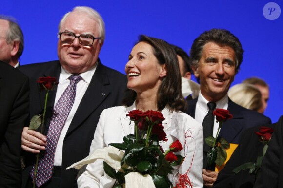 Ségolène Royal, au côté de Pierre Mauroy et Jack Lang lors d'un meeting du Parti docialiste au Grand Palais de Lille le 10 novembre 2006
