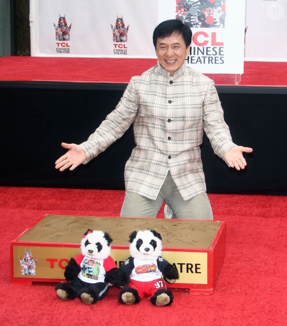 Jackie Chan a immortalisé ses empreintes à Hollywood, le 6 juin 2013.
