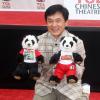 Jackie Chan immortalise ses empreintes à Hollywood, le 6 juin 2013.