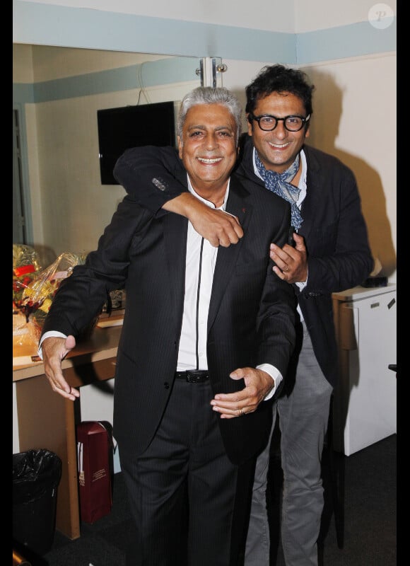 Enrico Macias, en compagnie de son fils Jean-Claude Ghrenassia, fête 50 ans de carrière à l'Olympia, le 7 septembre 2012.