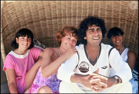 Enrico Macias et Suzy à Saint-Tropez, le 12 juillet 1978.