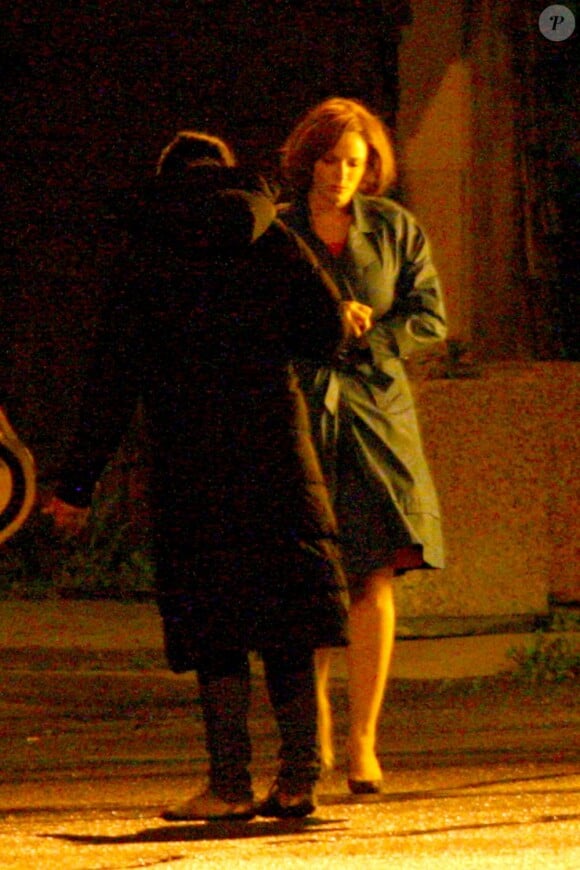 Ryan Gosling avec la belle Christina Hendricks sur le tournage du film How To Catch A Monster à Detroit le 5 juin 2013.