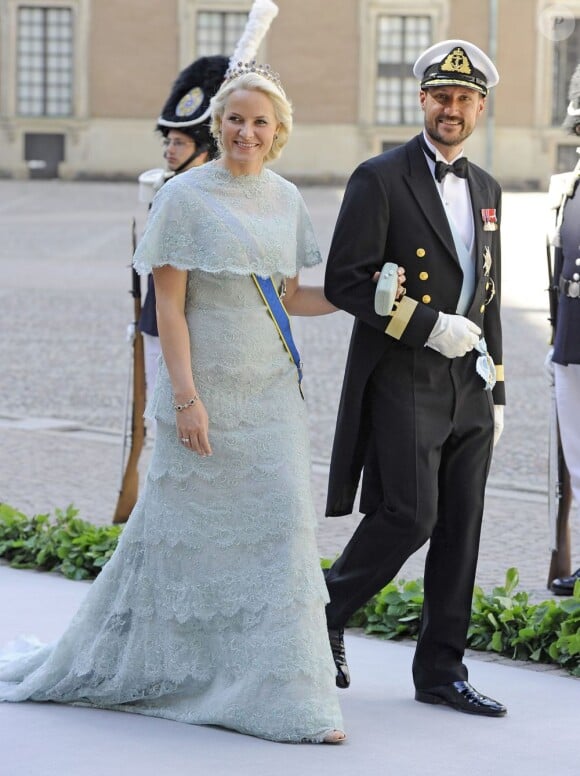 La princesse Mette-Marit et le prince Haakon de Norvège au mariage de la princesse Madeleine de Suède et de Chris O'Neill au palais royal à Stockholm le 8 juin 2013.