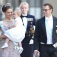 La princesse Victoria et le prince Daniel de Suède avec leur fille la princesse Estelle au mariage de la princesse Madeleine de Suède et de Chris O'Neill au palais royal à Stockholm le 8 juin 2013.