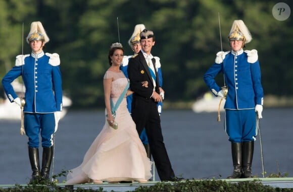 Joachim et Marie de Danemark arrivant au palais Drottningholm, le 8 juin 2013 à Stockholm, pour la réception du mariage de la princesse Madeleine de Suède et de Chris O'Neill.