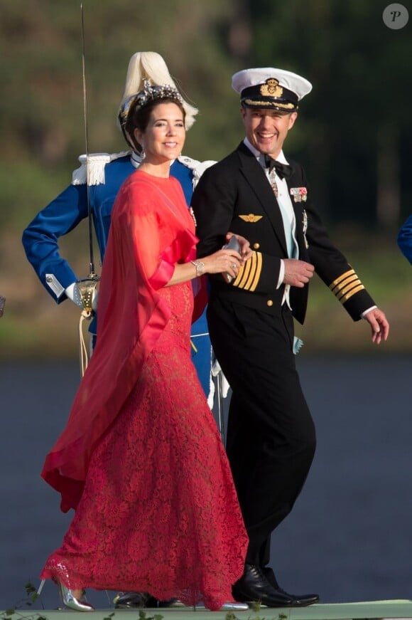 La princesse Mary et le prince Frederik de Danemark arrivant au palais Drottningholm, le 8 juin 2013 à Stockholm, pour la réception du mariage de la princesse Madeleine de Suède et de Chris O'Neill.