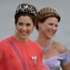 Les princesses Mary de Danemark et Märtha-Louise de Norvège au mariage de la princesse Madeleine de Suède et de Chris O'Neill au palais royal à Stockholm le 8 juin 2013.