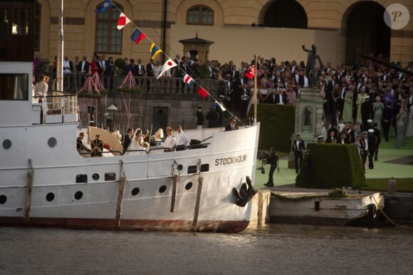 Le cortège du mariage de la princesse Madeleine et Chris O'Neill aux terrasses d'Evert Taubes, prêt à embarquer pour Drottningholm le 8 juin 2013 à Stockholm